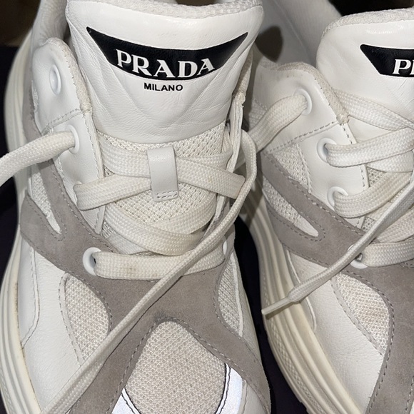 Amazing 🤩 Prada size 7 but fit big like 8 - Picture 4 of 5